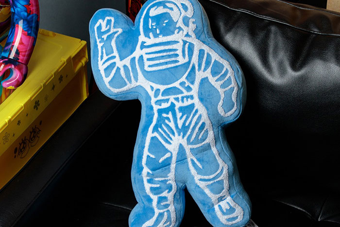 “亿万少年俱乐部Billionaire Boys Club 推出多款「太空人」造型抱枕图片6