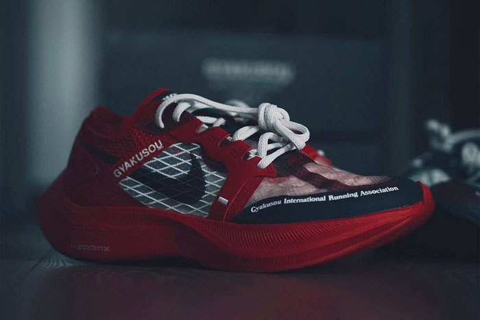 UNDERCOVER 与 Nike GYAKUSOU 联名鞋推出全新黑红配色图片