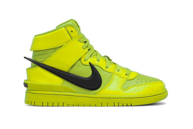 AMBUSH与Nike Dunk High全新「Flash Lime」荧光绿配色联名鞋曝光图片