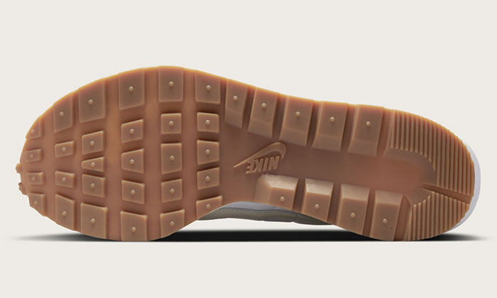 新款sacai和Nike VaporWaffle「Sail」米白配色联名鞋官图曝光图片4