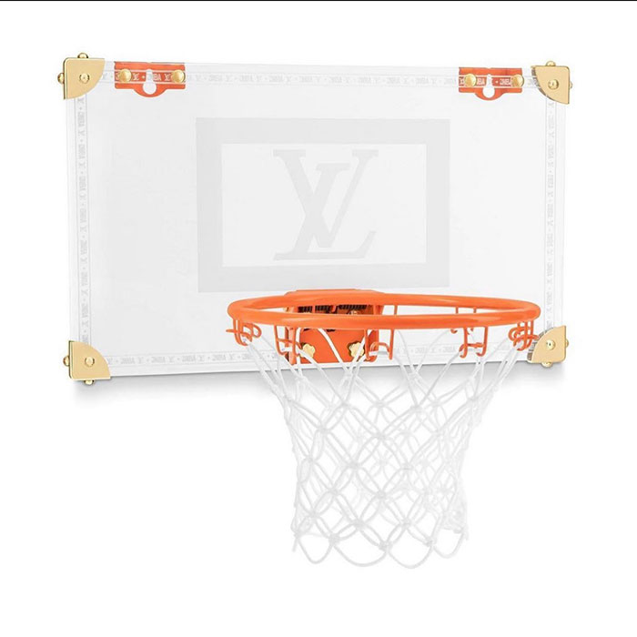 路易威登LOUIS VUITTON和NBA合作推出室内篮球框套组图片