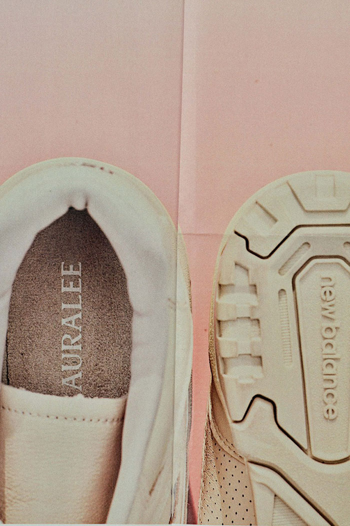 全新AURALEE 和 New Balance 550 联名鞋即将发售图片8
