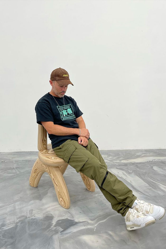 纽约当代艺术家Daniel Arsham推出全新设计餐椅图片1