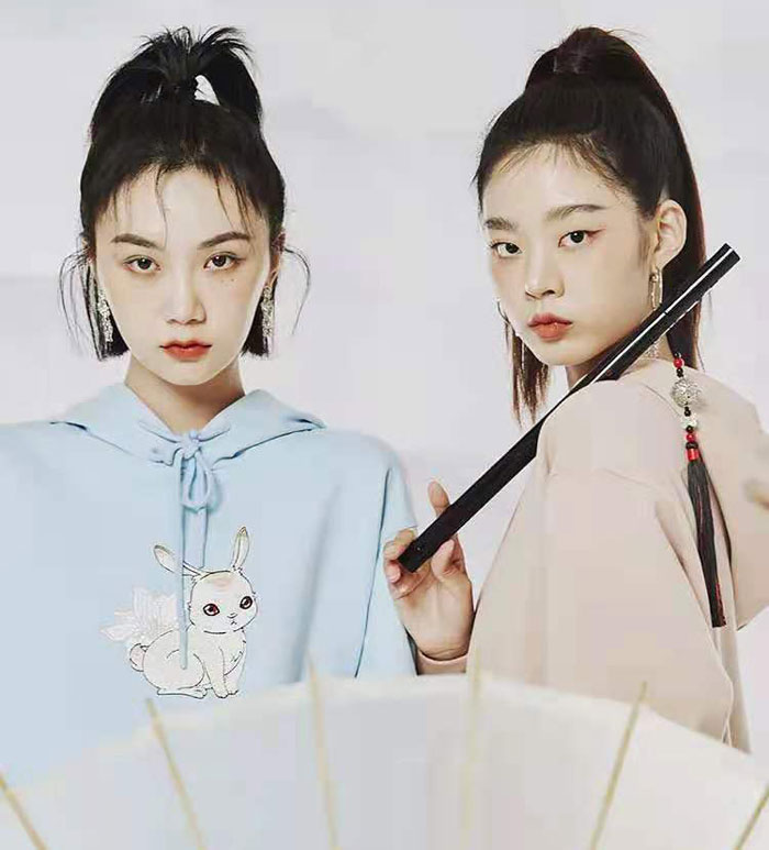 韩都衣舍与《魔道祖师》联名系列女装发布 演绎新国风潮流图片