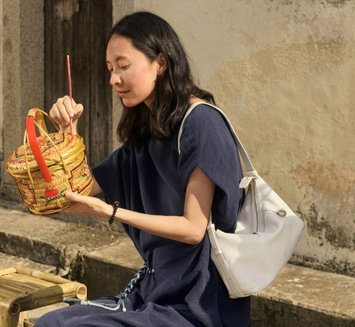 Songmont循迹系列上新:浅行hobo包倍你从通勤到周末图片 Songmont循迹系列上新:浅行hobo包倍你从通勤到周末图片