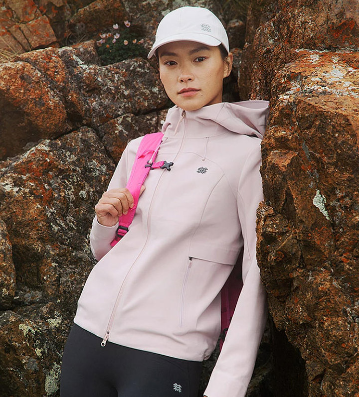 精英女性登山新选择！可隆2026全新女款风脊石墨烯软壳衣登场图片1