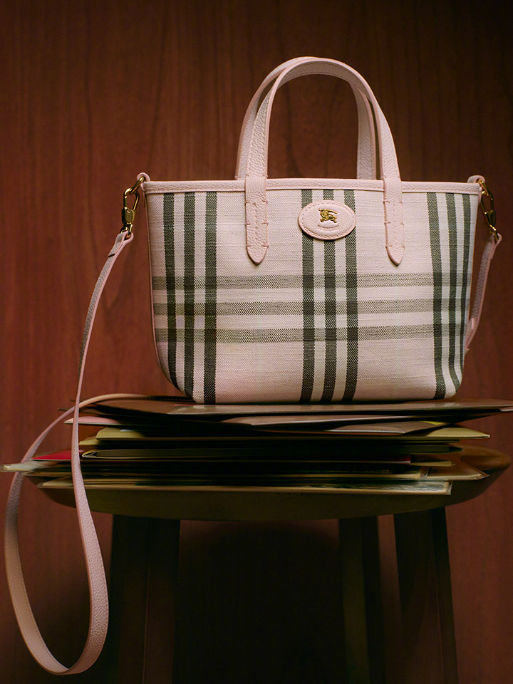 张婧仪、张康乐演绎Burberry 2026七夕限定系列图片7