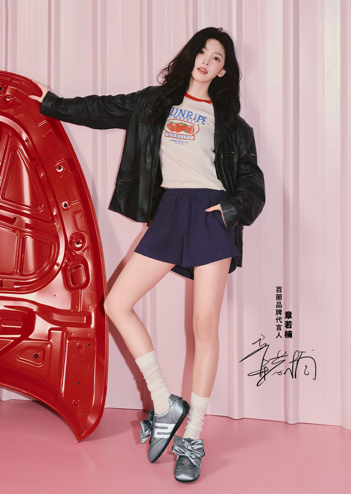 章若楠同款！百丽 ×Hello Kitty联名德训鞋，甜酷赛车风来袭图片