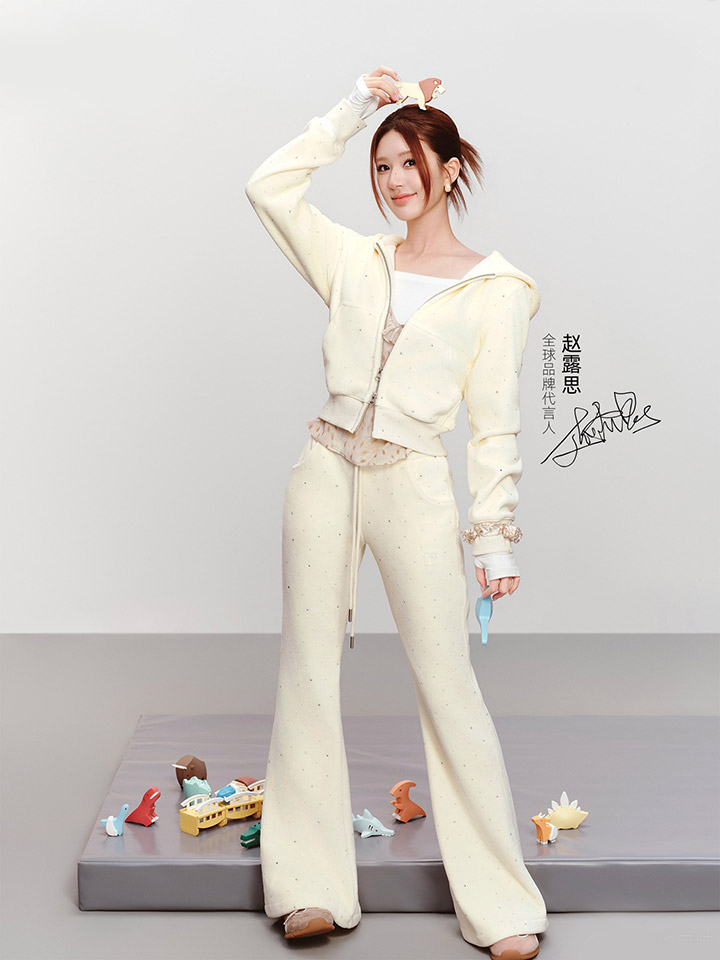赵露思演绎F426 2026 A/W「LUCKYROOM」系列女装图片5