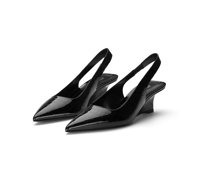 杨幂上脚STUART WEITZMAN全新时装凉鞋，优雅自在同行图片3