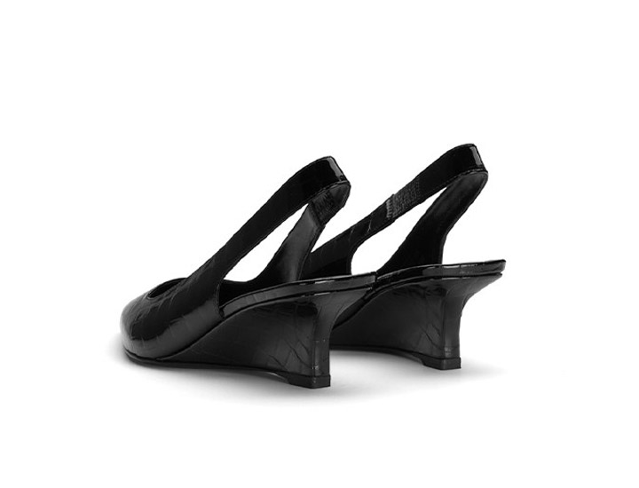 杨幂上脚STUART WEITZMAN全新时装凉鞋，优雅自在同行图片4