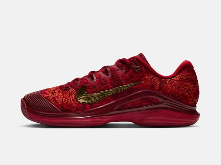 大学红！NIKE VAPOR 12 “QINWEN ZHENG”郑钦文专属网球鞋曝光图片3
