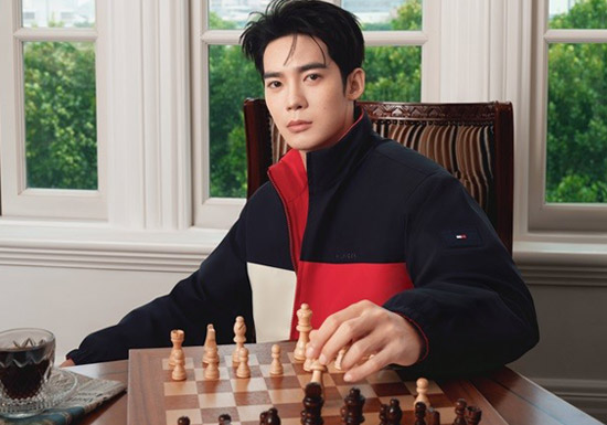 TOMMY HILFIGER携手于适将纽约摩登学院风带入上海，共赴2026秋季系列图片
